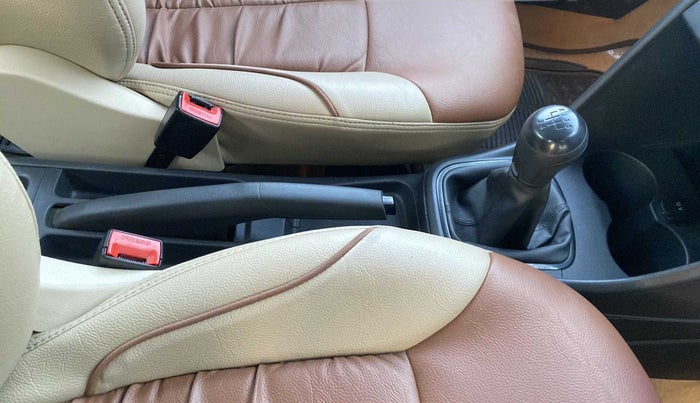 2016 Volkswagen Ameo COMFORTLINE 1.2L, Petrol, Manual, 30,781 km, Gear Lever