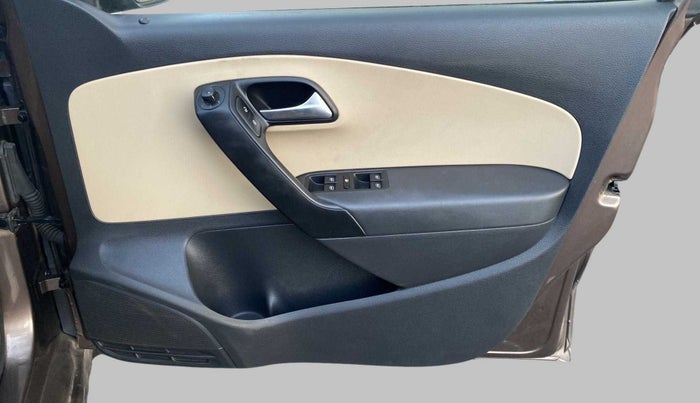 2016 Volkswagen Ameo COMFORTLINE 1.2L, Petrol, Manual, 30,781 km, Driver Side Door Panels Control