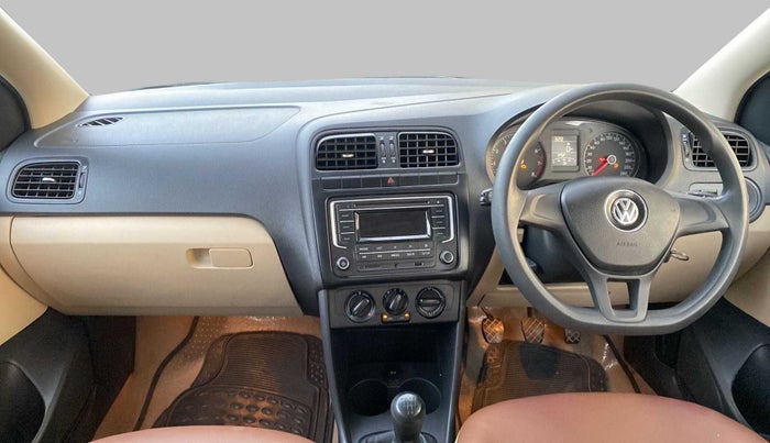 2016 Volkswagen Ameo COMFORTLINE 1.2L, Petrol, Manual, 30,781 km, Dashboard