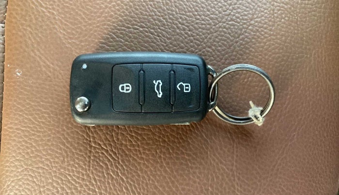 2016 Volkswagen Ameo COMFORTLINE 1.2L, Petrol, Manual, 30,781 km, Key Close Up