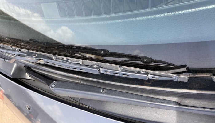 2016 Maruti Ciaz VDI SHVS, Diesel, Manual, 83,792 km, Front windshield - Nozzle alignment