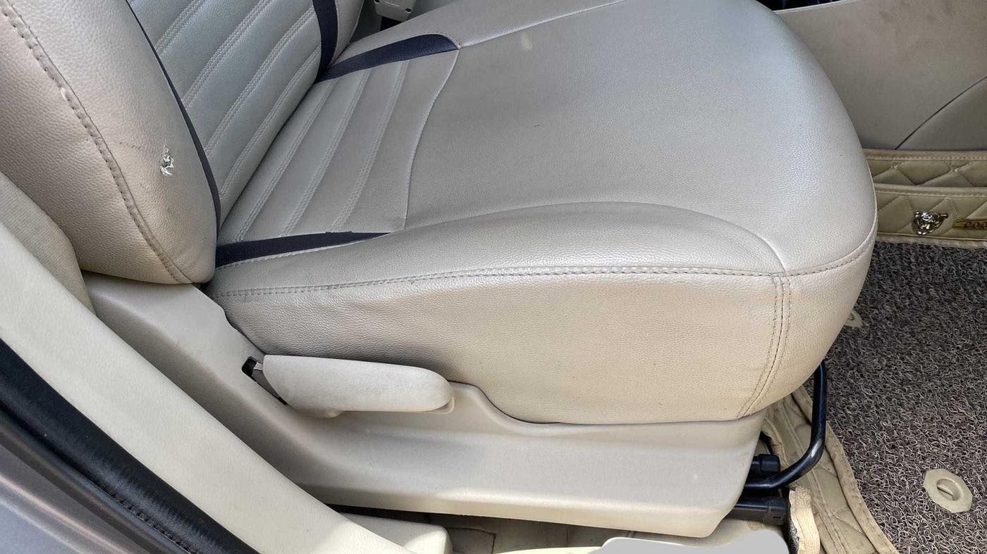 2016 Maruti Ciaz VDI SHVS, Diesel, Manual, 83,792 km, Driver Side Adjustment Panel