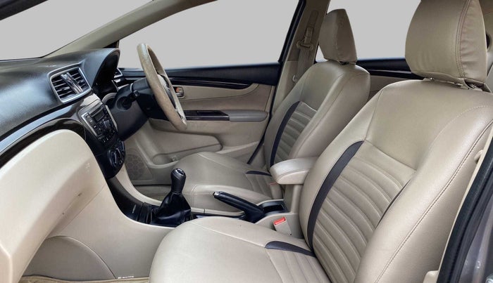 2016 Maruti Ciaz VDI SHVS, Diesel, Manual, 83,792 km, Right Side Front Door Cabin