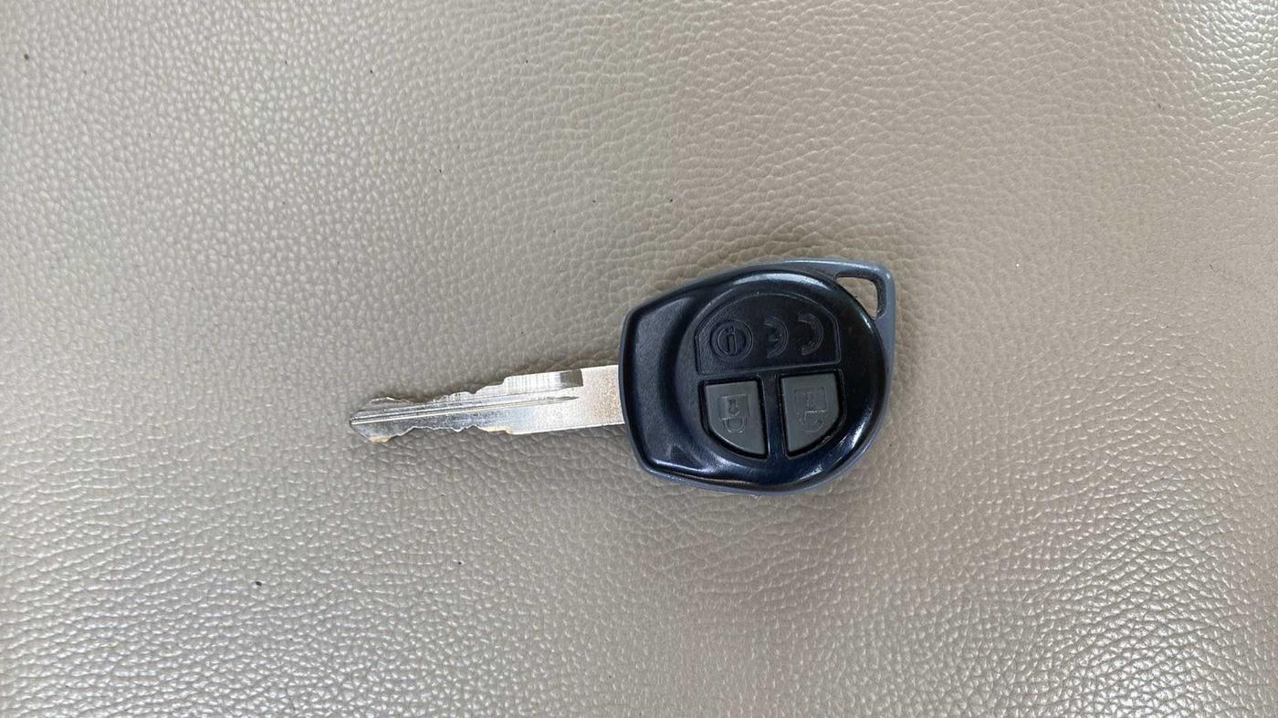 2016 Maruti Ciaz VDI SHVS, Diesel, Manual, 83,792 km, Key Close Up