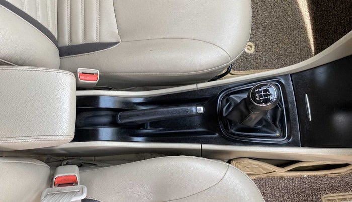 2016 Maruti Ciaz VDI SHVS, Diesel, Manual, 83,792 km, Gear Lever