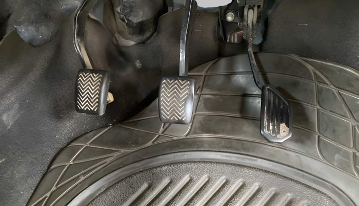 2011 Toyota Etios V, Petrol, Manual, 69,468 km, Pedals