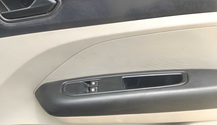 2020 Renault TRIBER RXL MT, Petrol, Manual, 25,179 km, Driver Side Door Panels Control