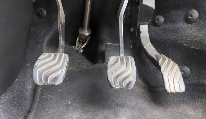 2020 Renault TRIBER RXL MT, Petrol, Manual, 25,179 km, Pedals