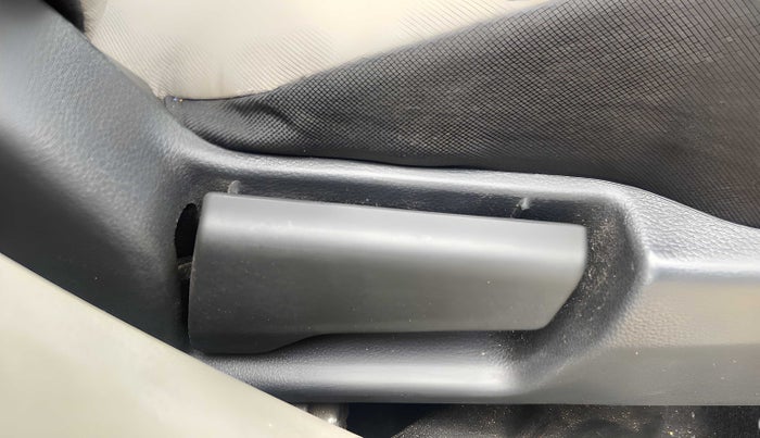 2020 Renault TRIBER RXL MT, Petrol, Manual, 25,179 km, Driver Side Adjustment Panel