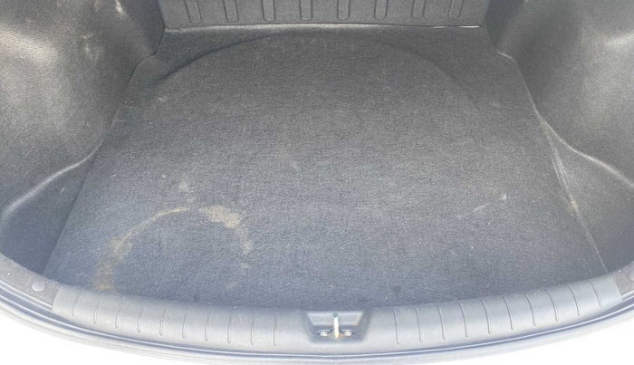 2018 Hyundai Verna 1.6 VTVT SX, Petrol, Manual, 1 km, Boot Inside