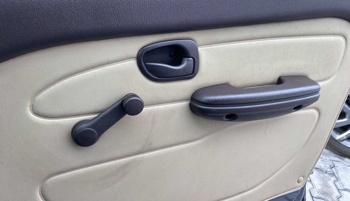 2010 Hyundai Santro Xing GL, Petrol, Manual, 26,775 km, Driver Side Door Panels Control