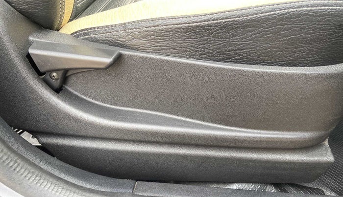 2019 Tata Tiago XM PETROL, Petrol, Manual, 30,214 km, Driver Side Adjustment Panel