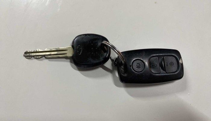 2013 Hyundai Eon MAGNA +, Petrol, Manual, 1,07,347 km, Key Close Up