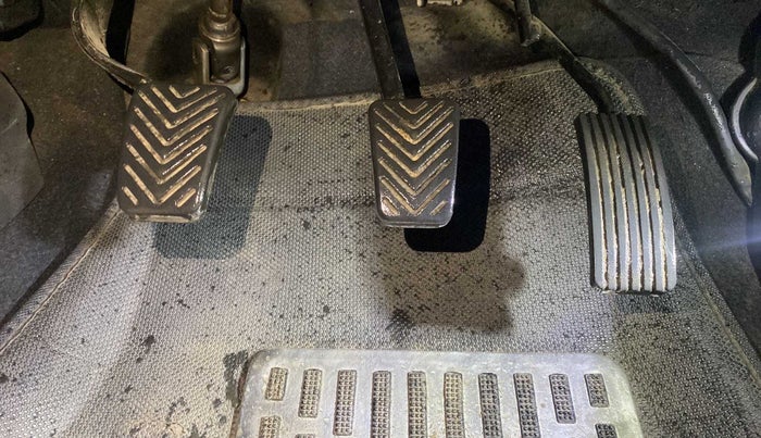 2013 Hyundai Eon MAGNA +, Petrol, Manual, 1,07,347 km, Pedals