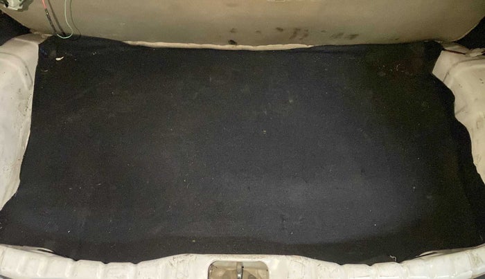 2013 Hyundai Eon MAGNA +, Petrol, Manual, 1,07,347 km, Boot Inside