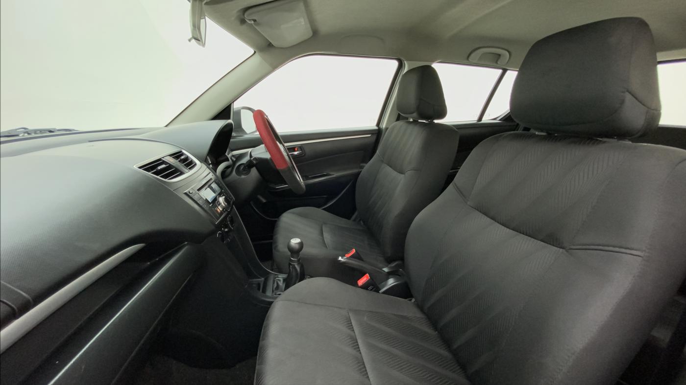 2013 Maruti Swift VXI, Petrol, Manual, 32,995 km, Right Side Front Door Cabin
