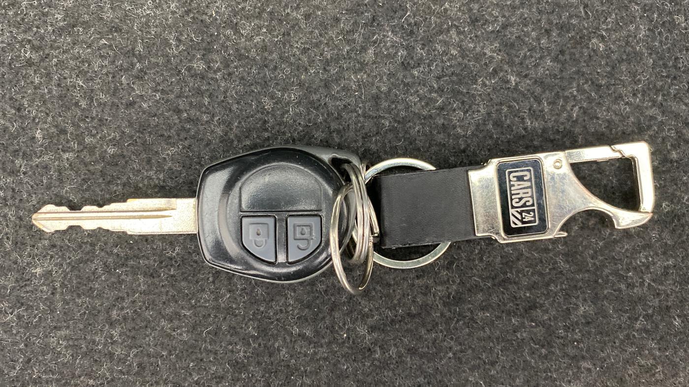 2013 Maruti Swift VXI, Petrol, Manual, 32,995 km, Key Close Up
