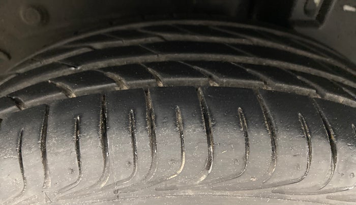 2014 Toyota Etios G, Petrol, Manual, 6,886 km, Left Rear Tyre Tread