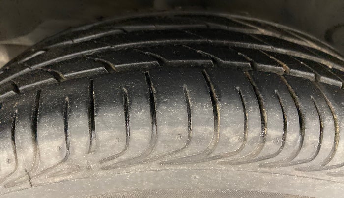 2014 Toyota Etios G, Petrol, Manual, 6,886 km, Right Rear Tyre Tread