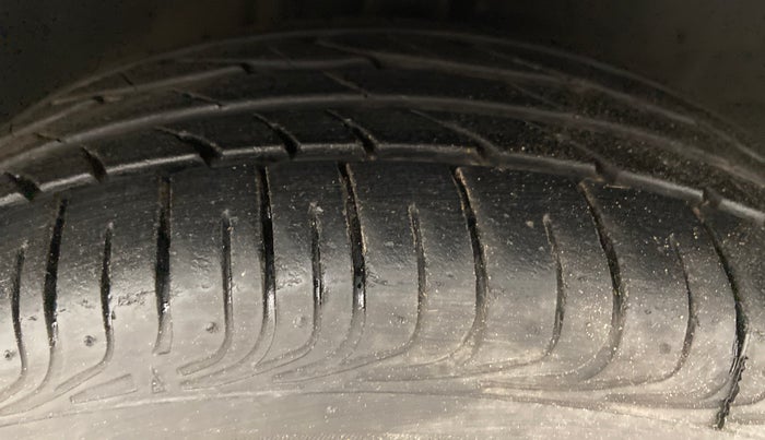 2014 Toyota Etios G, Petrol, Manual, 6,886 km, Right Front Tyre Tread