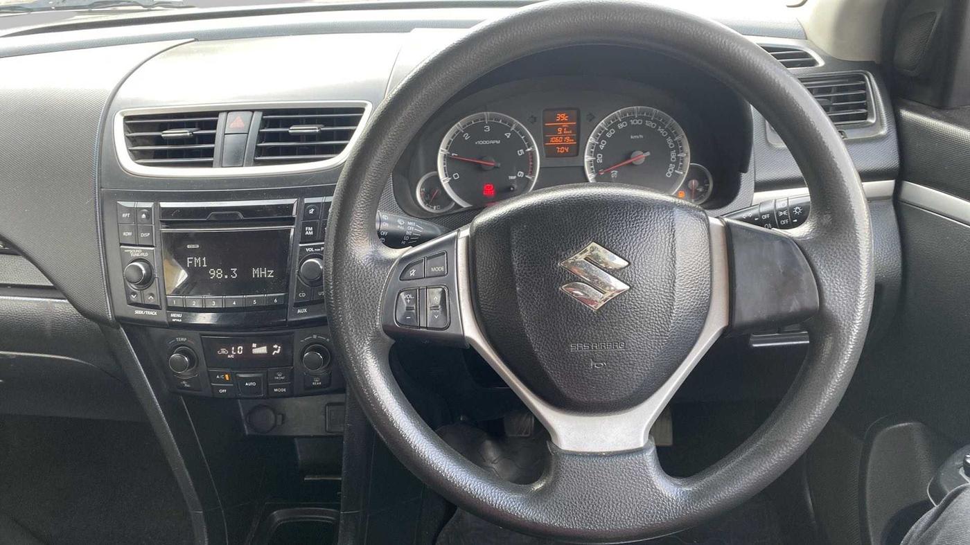 2012 Maruti Swift ZDI, Diesel, Manual, 1,05,992 km, Steering Wheel Close Up