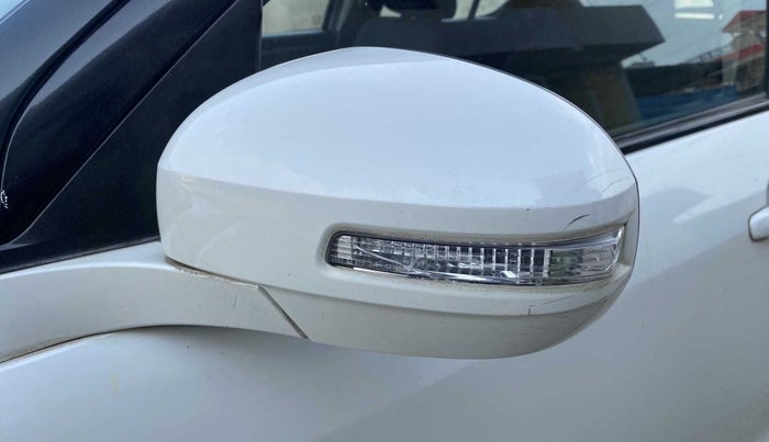 2012 Maruti Swift ZDI, Diesel, Manual, 1,05,992 km, Left rear-view mirror - Indicator light has minor damage