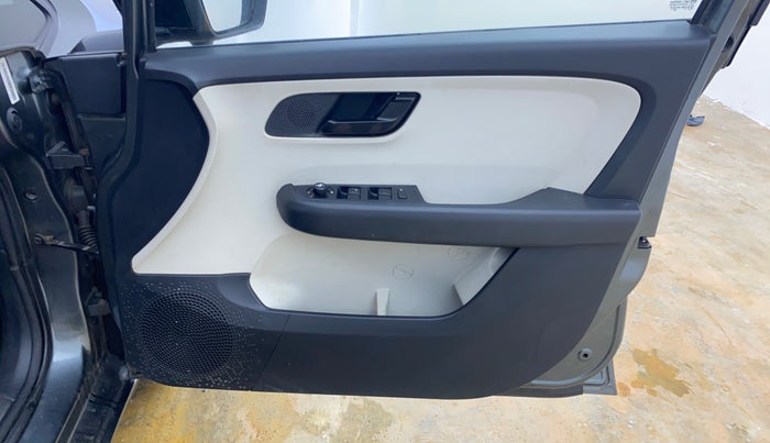 2021 Tata ALTROZ XT PETROL, Petrol, Manual, 43,932 km, Driver Side Door Panels Control