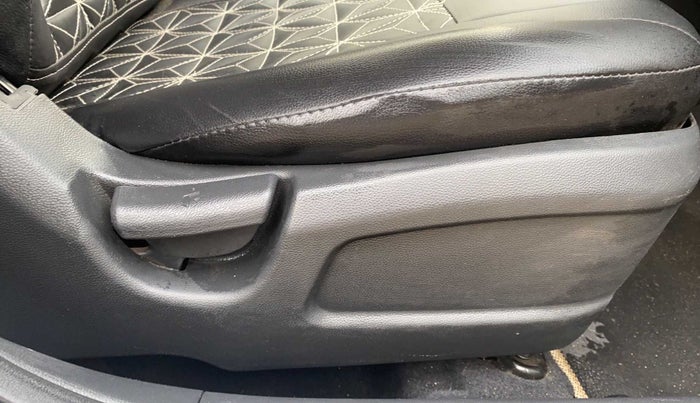 2017 Hyundai Elite i20 MAGNA 1.2, Petrol, Manual, 65,023 km, Driver Side Adjustment Panel