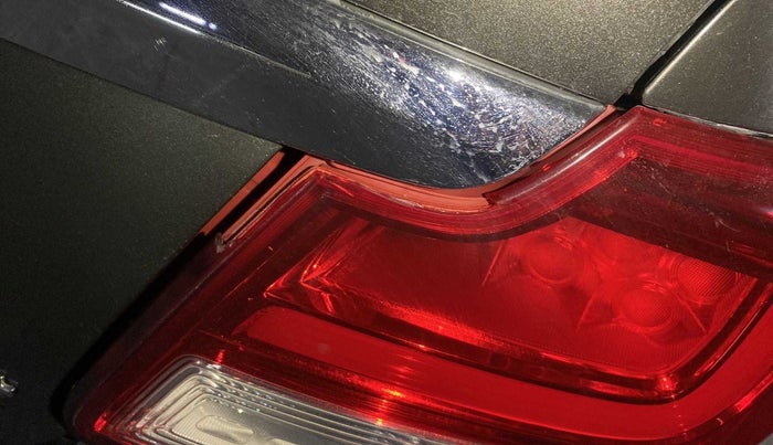 2017 Maruti Dzire ZDI PLUS AMT, Diesel, Automatic, 72,918 km, Right tail light - Minor damage