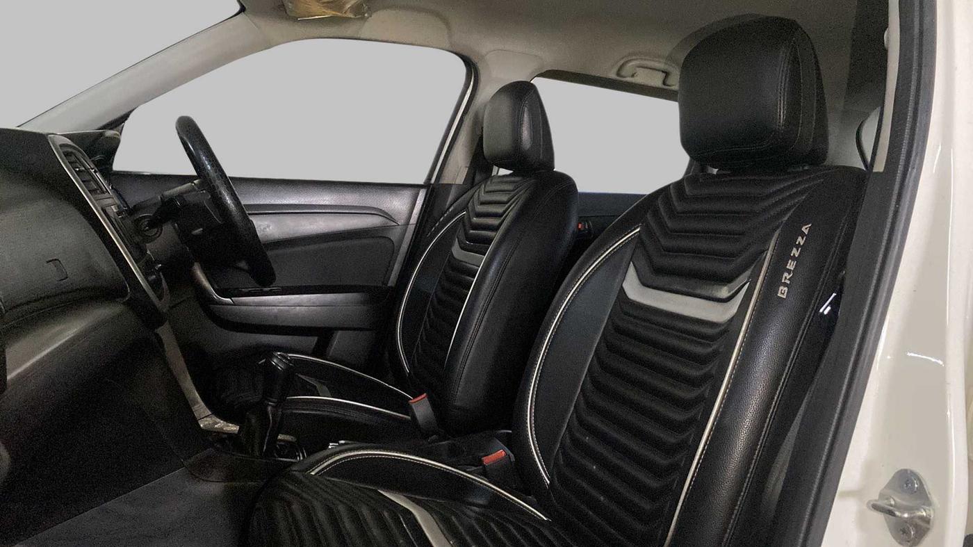 2019 Maruti Vitara Brezza VDI, Diesel, Manual, 44,266 km, Right Side Front Door Cabin