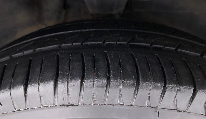 2013 Hyundai i10 SPORTZ 1.2 KAPPA2, Petrol, Manual, 99,940 km, Right Front Tyre Tread