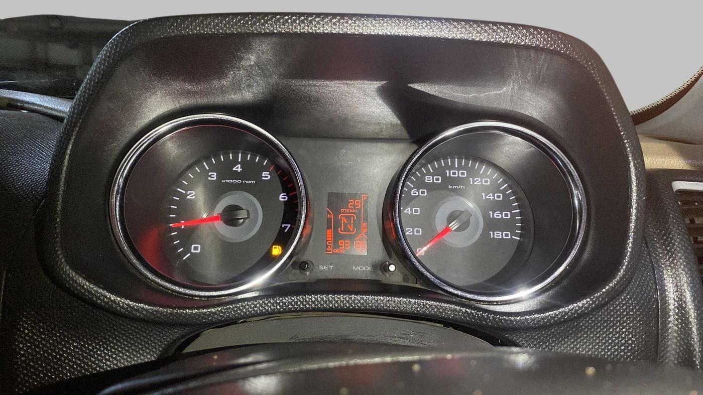 2015 Mahindra TUV300 T8, Diesel, Manual, 93,126 km, Odometer Image