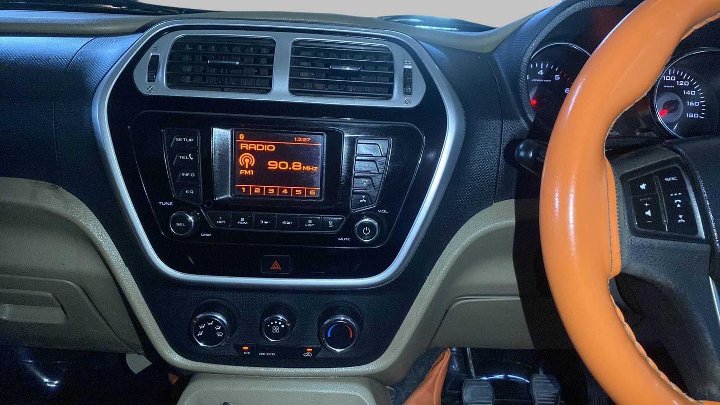 2015 Mahindra TUV300 T8, Diesel, Manual, 93,126 km, Air Conditioner