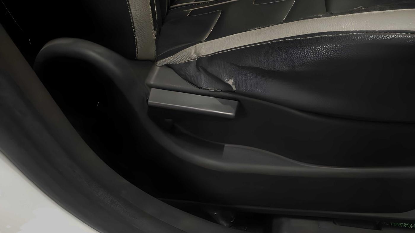 2018 Tata Zest XE PETROL, CNG, Manual, 1,04,628 km, Driver Side Adjustment Panel