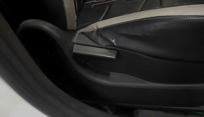 2018 Tata Zest XE PETROL, CNG, Manual, 1,04,628 km, Driver Side Adjustment Panel