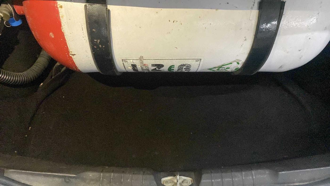 2018 Tata Zest XE PETROL, CNG, Manual, 1,04,628 km, Boot Inside