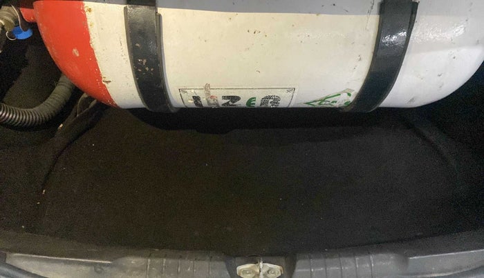 2018 Tata Zest XE PETROL, CNG, Manual, 1,04,628 km, Boot Inside
