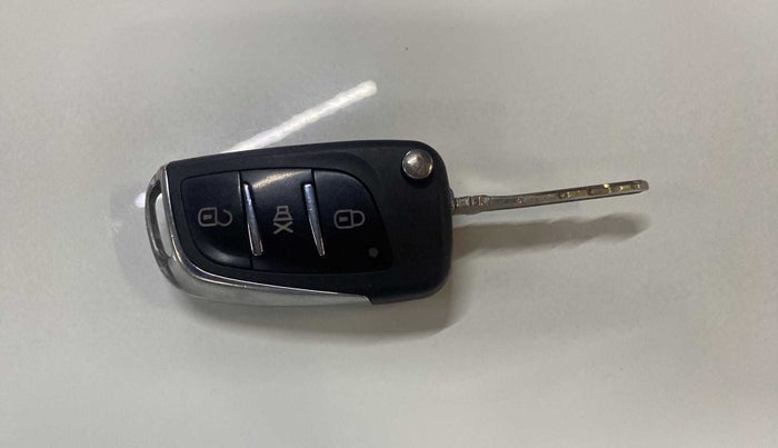 2018 Tata Zest XE PETROL, CNG, Manual, 1,04,628 km, Key Close Up