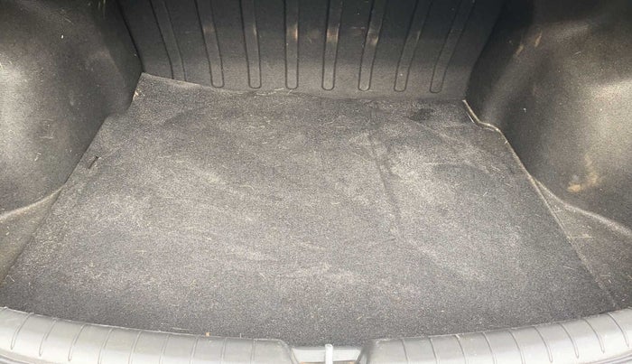 2018 Hyundai Verna 1.6 VTVT SX, Petrol, Manual, 39,088 km, Boot Inside