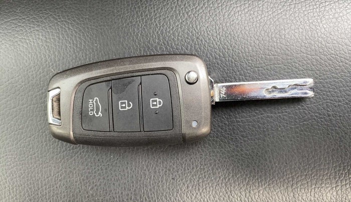 2018 Hyundai Verna 1.6 VTVT SX, Petrol, Manual, 39,088 km, Key Close Up