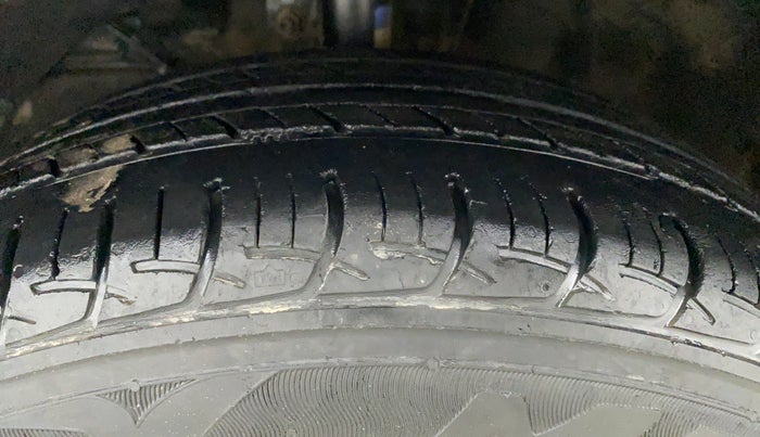 2017 Maruti Baleno DELTA PETROL 1.2, Petrol, Manual, 53,372 km, Left Front Tyre Tread