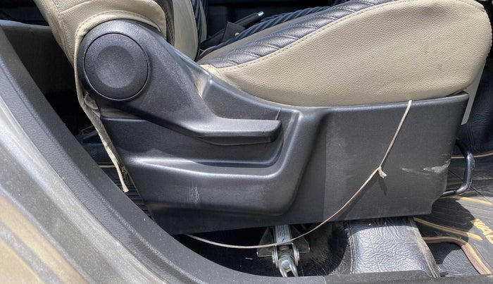 2019 Maruti New Wagon-R VXI 1.2, Petrol, Manual, 46,895 km, Driver Side Adjustment Panel