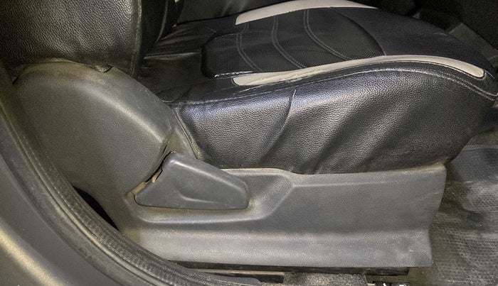 2016 Renault Kwid RXT 0.8, Petrol, Manual, 63,395 km, Driver Side Adjustment Panel