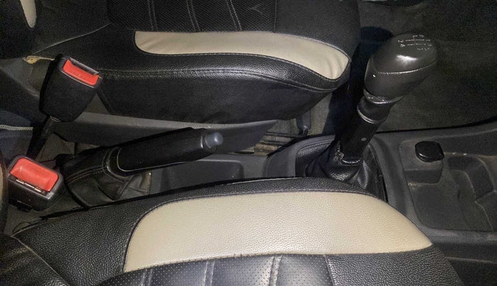 2016 Renault Kwid RXT 0.8, Petrol, Manual, 63,395 km, Gear Lever