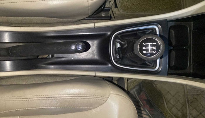 2015 Maruti Ciaz ZDI+, Diesel, Manual, 1,10,160 km, Gear Lever