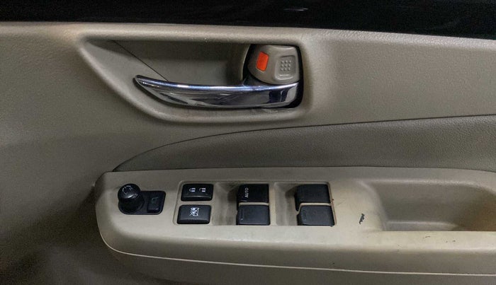 2015 Maruti Ciaz ZDI+, Diesel, Manual, 1,10,160 km, Driver Side Door Panels Control
