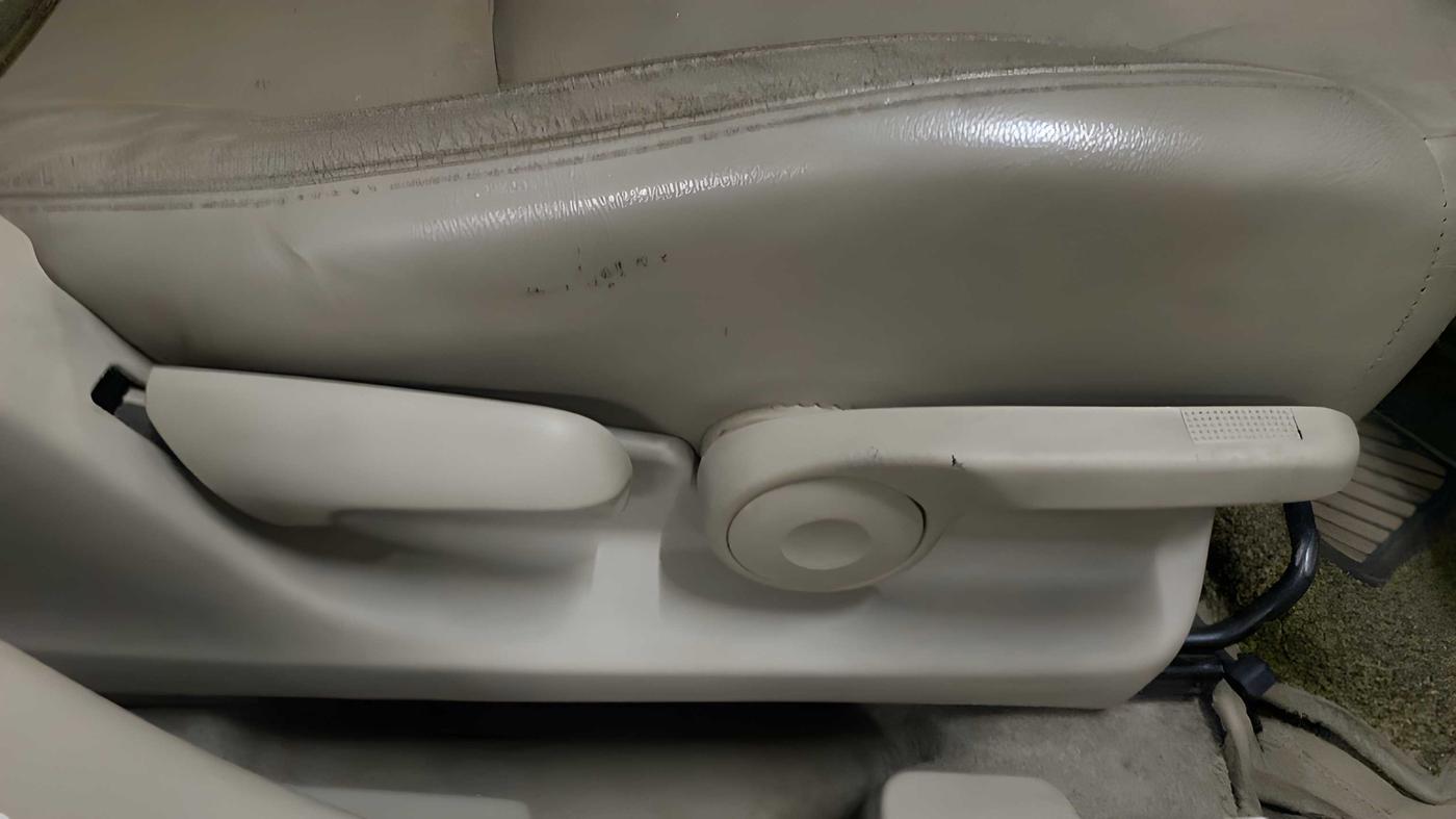 2015 Maruti Ciaz ZDI+, Diesel, Manual, 1,10,160 km, Driver Side Adjustment Panel