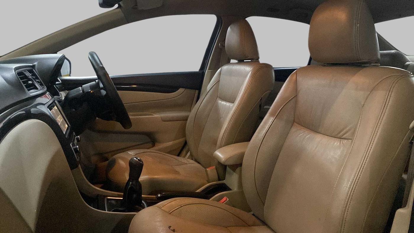 2015 Maruti Ciaz ZDI+, Diesel, Manual, 1,10,160 km, Right Side Front Door Cabin
