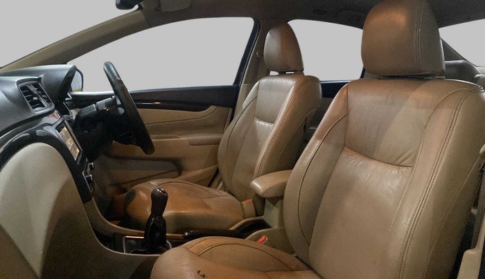 2015 Maruti Ciaz ZDI+, Diesel, Manual, 1,10,160 km, Right Side Front Door Cabin