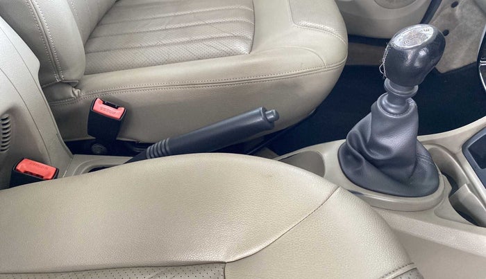 2014 Nissan Terrano XV D THP PREMIUM 110 PS, Diesel, Manual, 95,490 km, Gear Lever